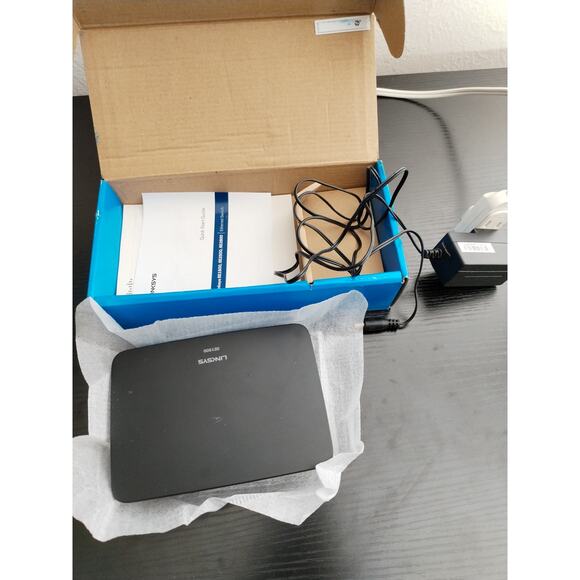 Linksys SE1500 5-Port Fast Ethernet Switch - Picture 2 of 9